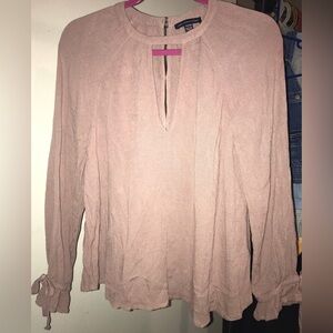 American Eagle Outfitters shirt. Size: small.  Bundle and save!!
